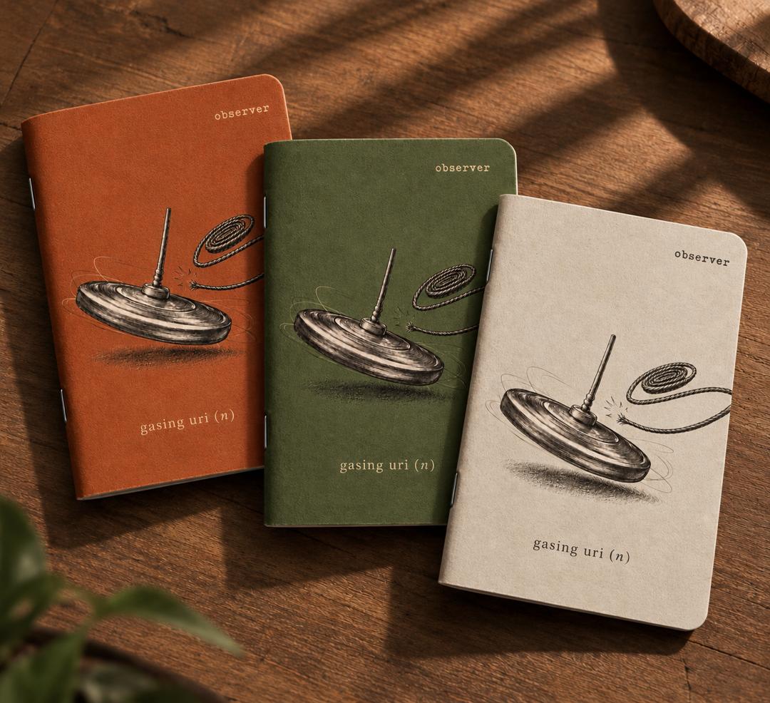 Gasing Uri Pocket Book set of three in rust, forest and cream on a wooden table